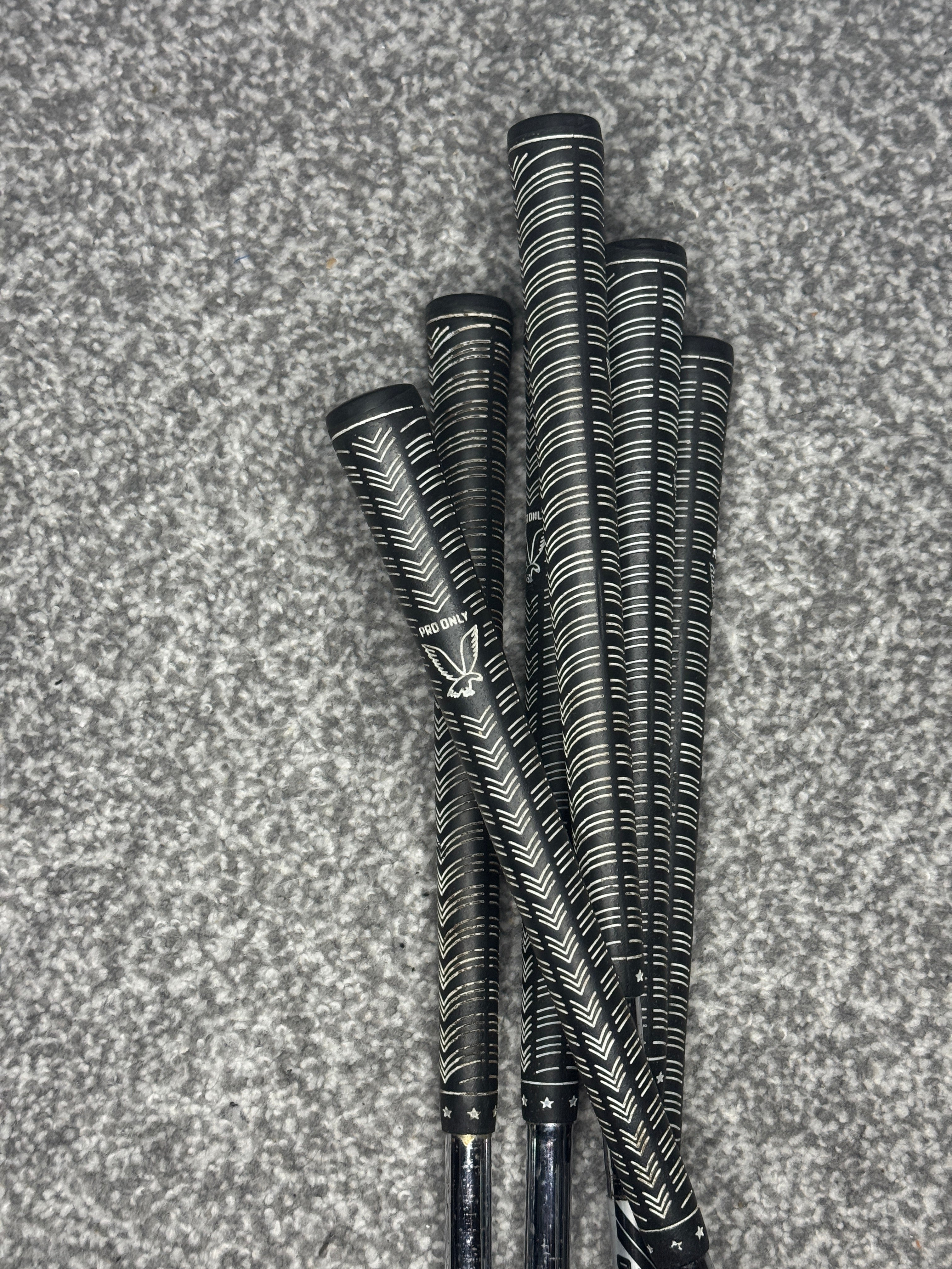 Tour Model III Li-Grlive Cavity Iron Set – Right-Handed – Steel Regular – Good Condition